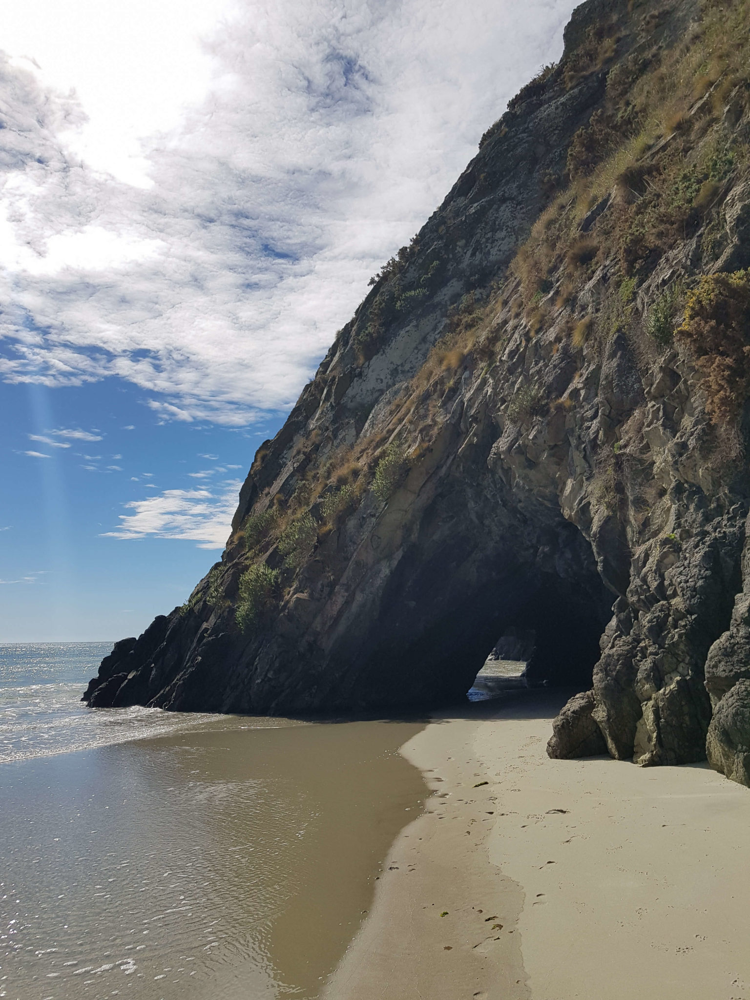 Cave naturelle Waitati marée montante Nouvelle-Zélande